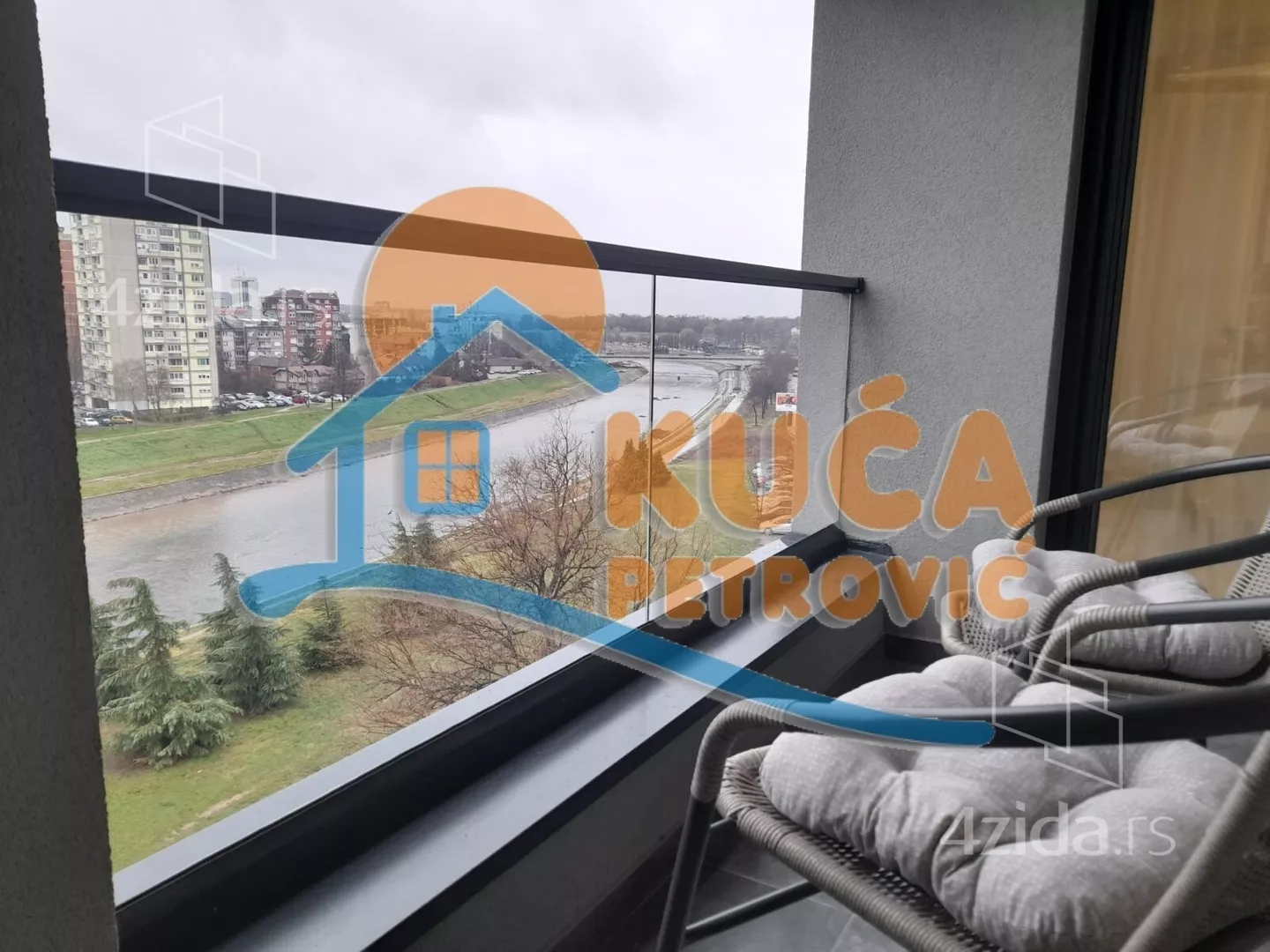 Dvoiposoban stan | 4zida