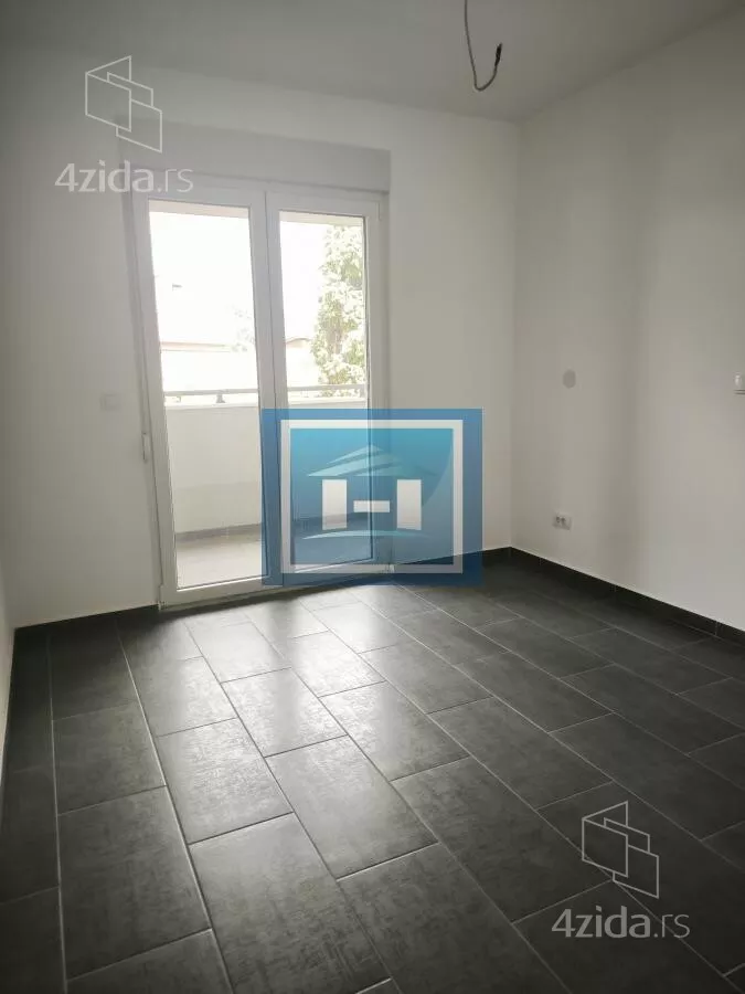 Šestosoban stan | 4zida