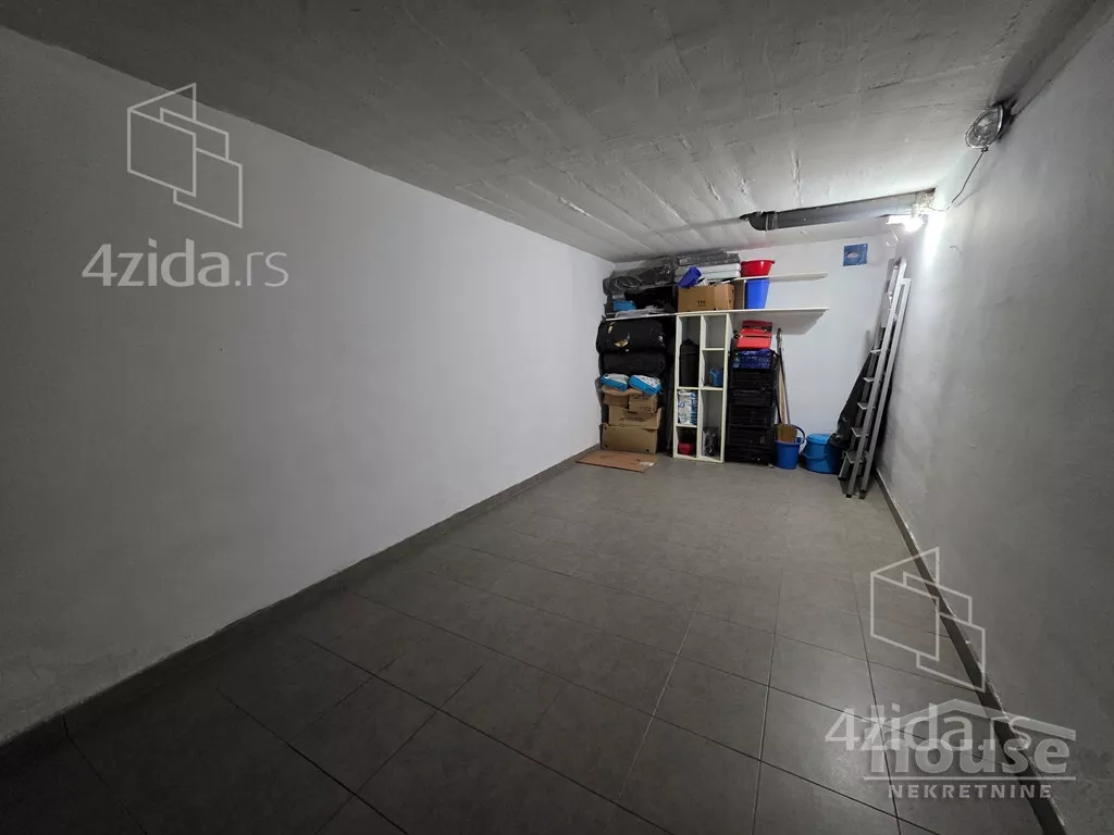 Garaža | 4zida