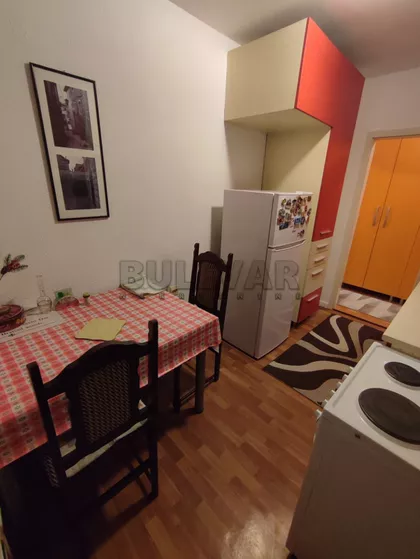 Rentgenova | 4zida.rs