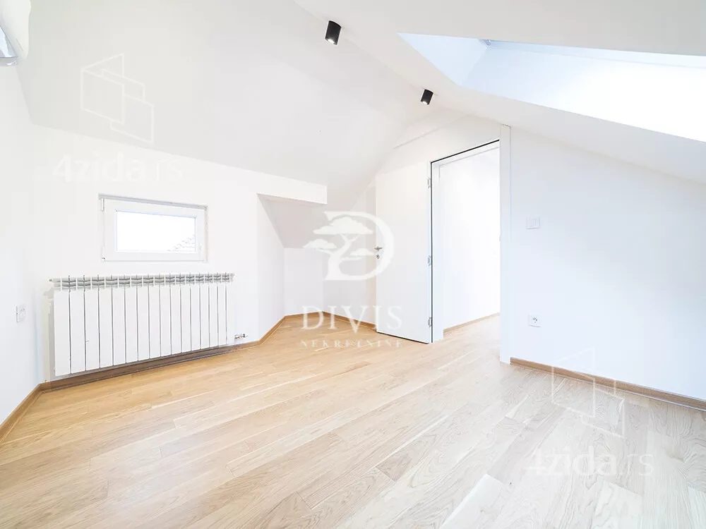 Četvoroiposoban stan | 4zida