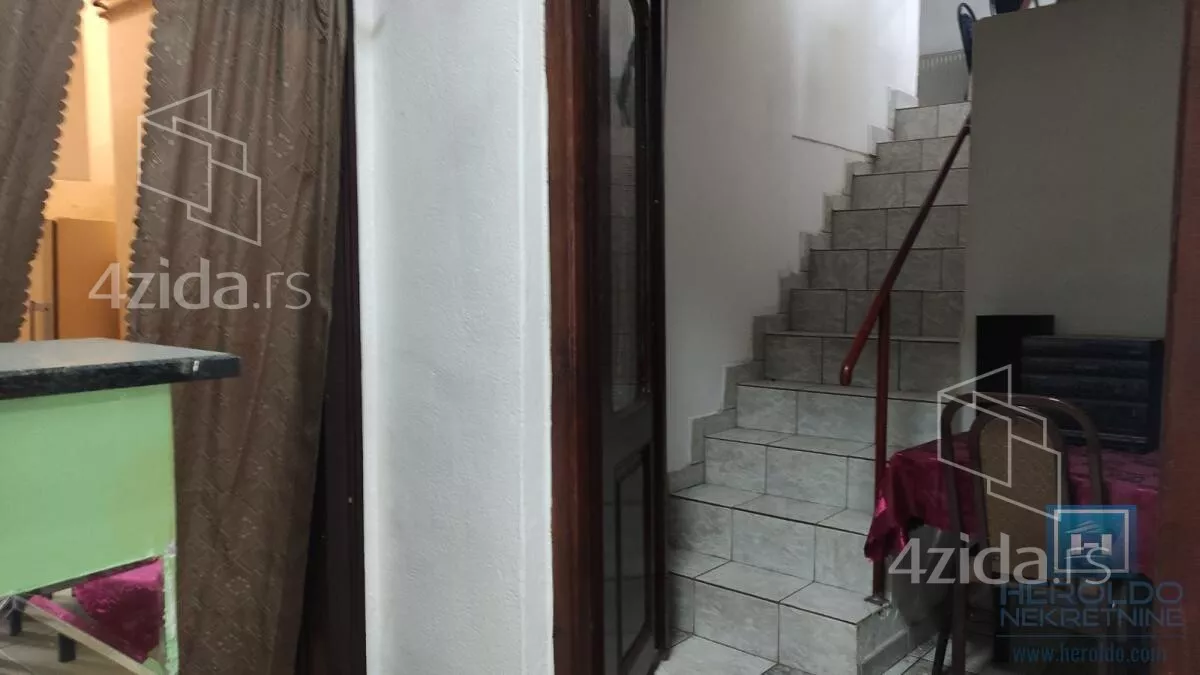 Poslovna zgrada | 4zida