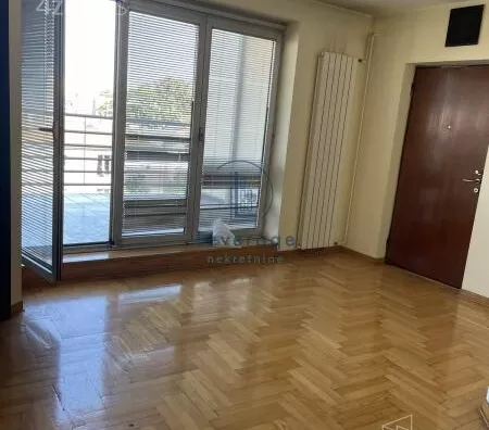 Šestosoban stan | 4zida