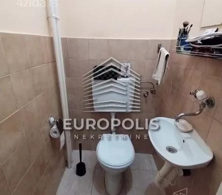 Četvoroiposoban stan | 4zida