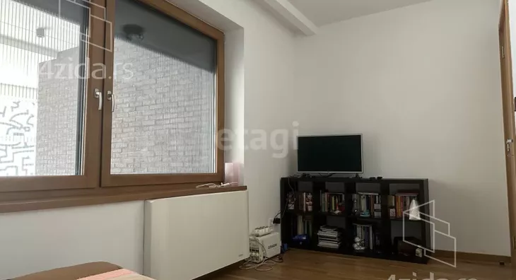 Šestosoban stan | 4zida
