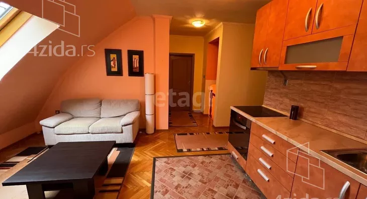 Petosoban stan | 4zida