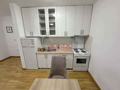 Crveni Pevac | 4zida.rs