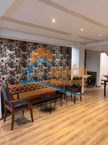 Učitelj Tasina | 4zida.rs