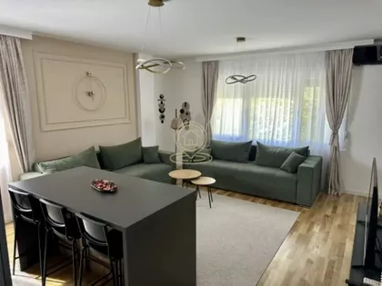 Crveni Pevac | 4zida.rs
