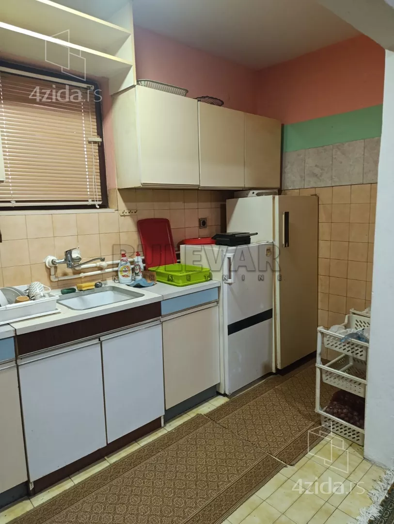 Troiposoban stan | 4zida