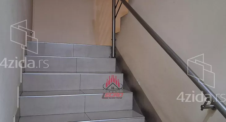 Petoiposoban stan | 4zida