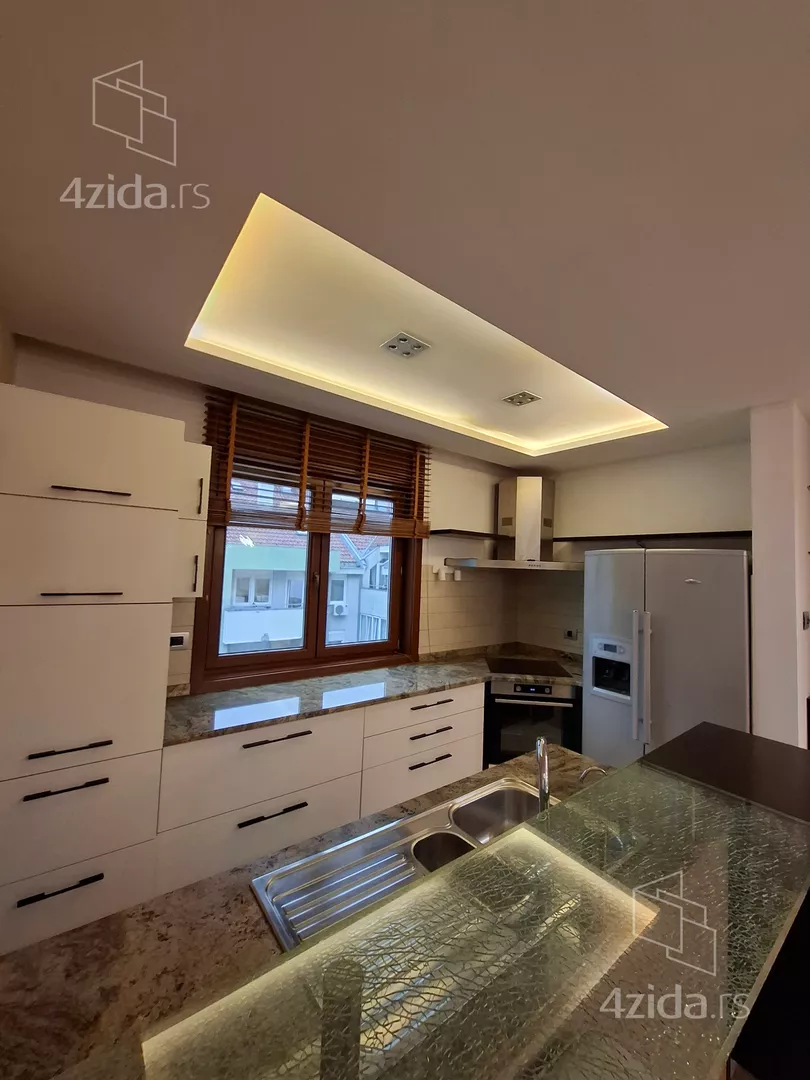 Šestosoban stan | 4zida