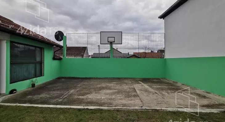 Poslovna zgrada | 4zida