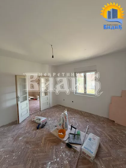 Cara Dušana | 4zida.rs
