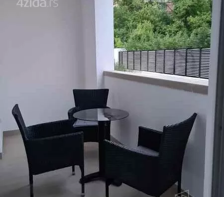 Četvoroiposoban stan | 4zida