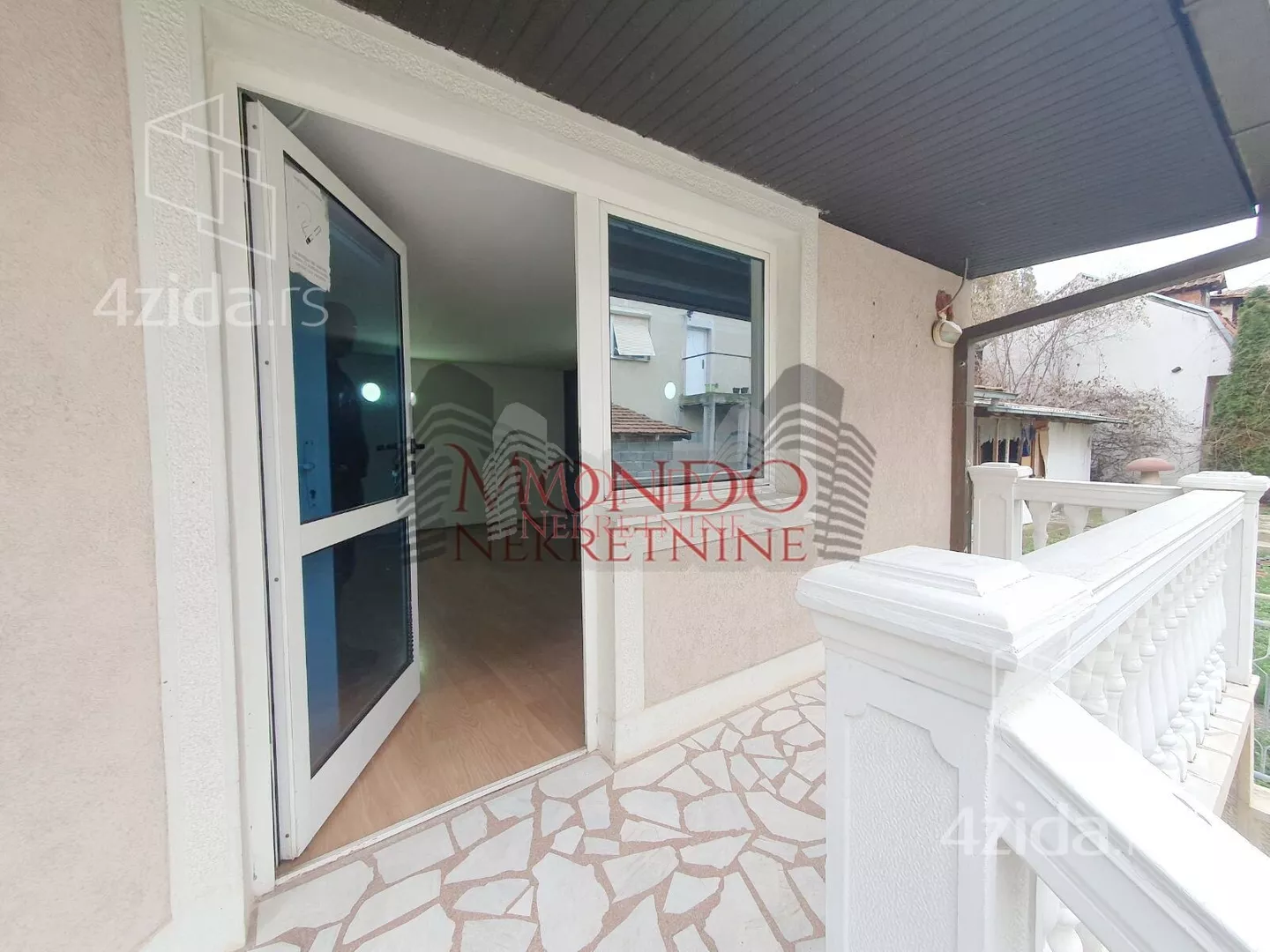 Poslovna zgrada | 4zida