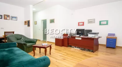 Stan 87m2 + 70m2 dvorište | 4zida.rs