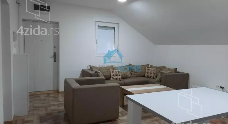 Četvoroiposoban stan | 4zida