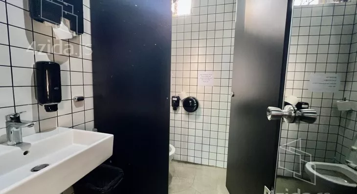 Poslovna zgrada | 4zida