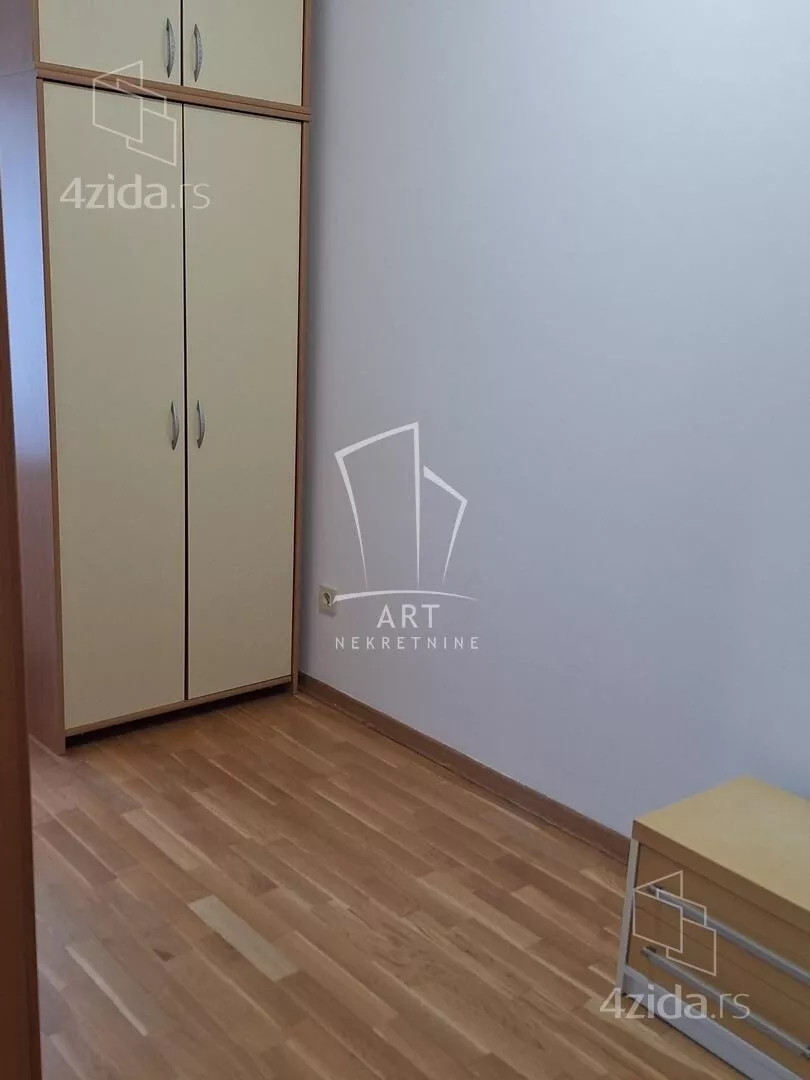 Šestosoban stan | 4zida