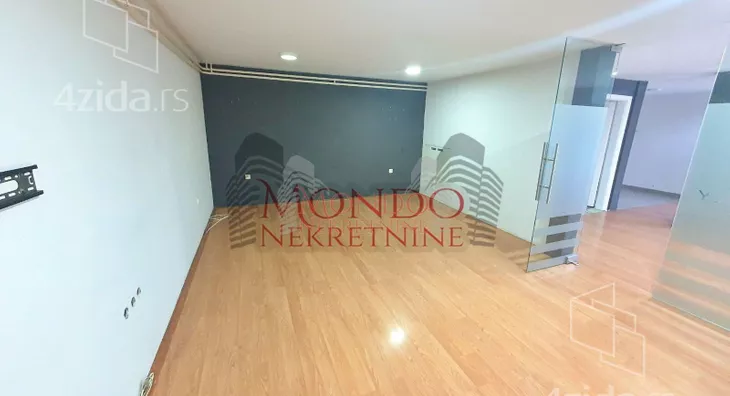 Poslovna zgrada | 4zida