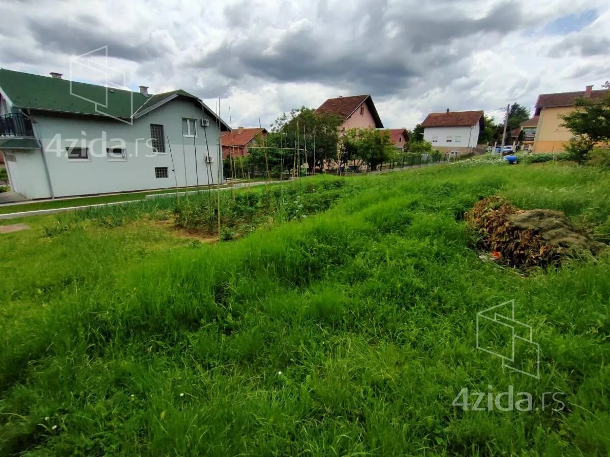 Plac | 4zida