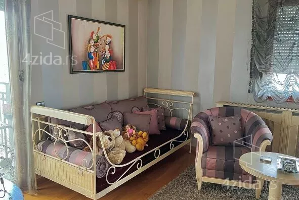 Šestosoban stan | 4zida