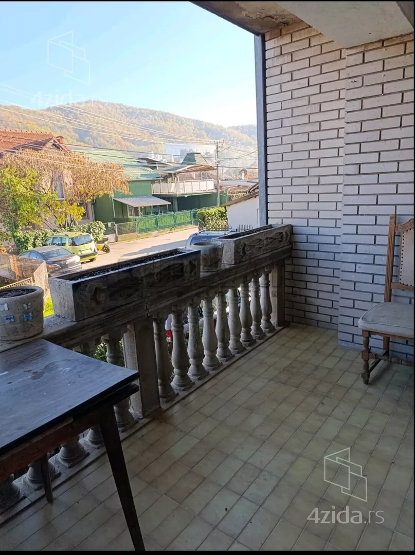 Troiposoban stan | 4zida