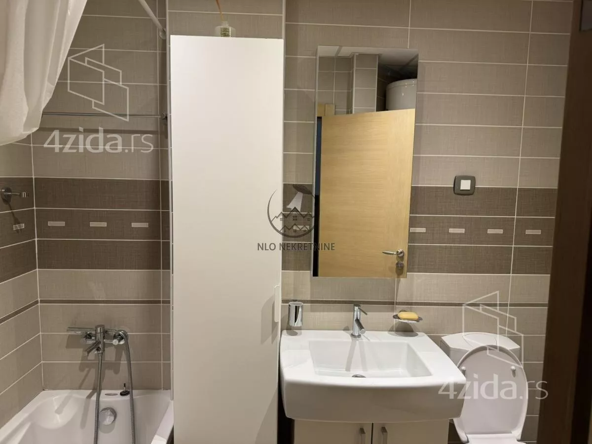 Četvoroiposoban stan | 4zida