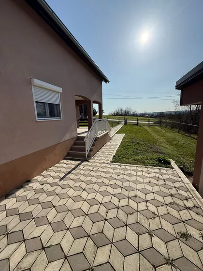 Radovana Ivanovića 1 | 4zida.rs