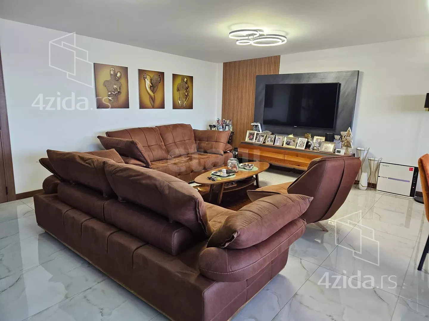 Lokal | 4zida