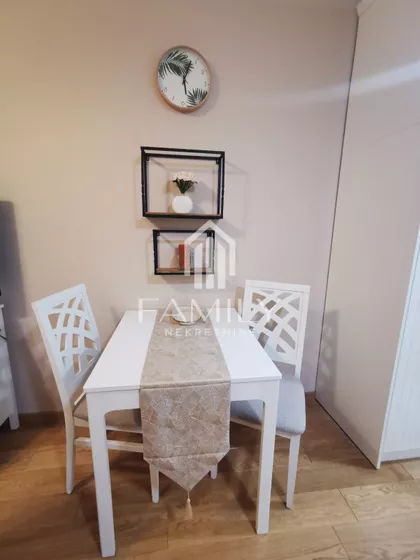 Lasla Gala | 4zida.rs