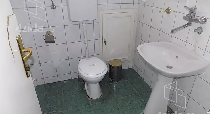 Poslovna zgrada | 4zida