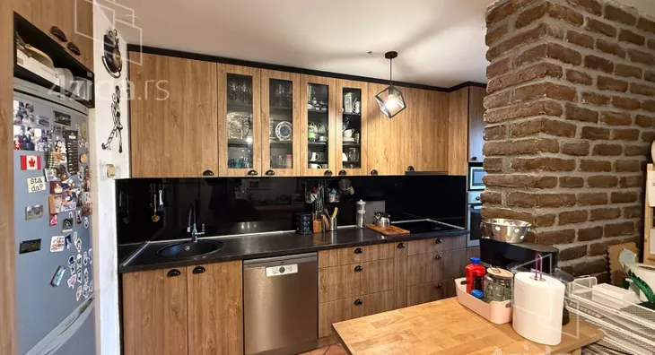 Četvoroiposoban stan | 4zida