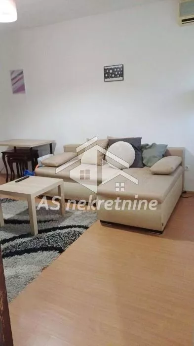 Crveni Krst Vračar | 4zida.rs