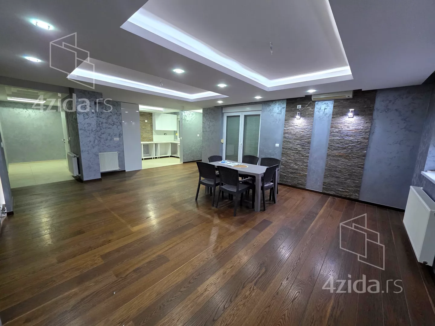 Četvoroiposoban stan | 4zida