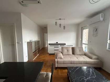 16. Oktobar | 4zida.rs