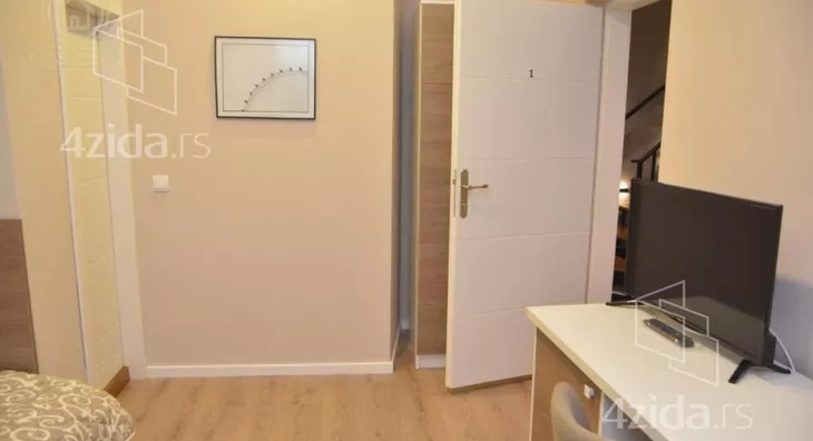 Poslovna zgrada | 4zida