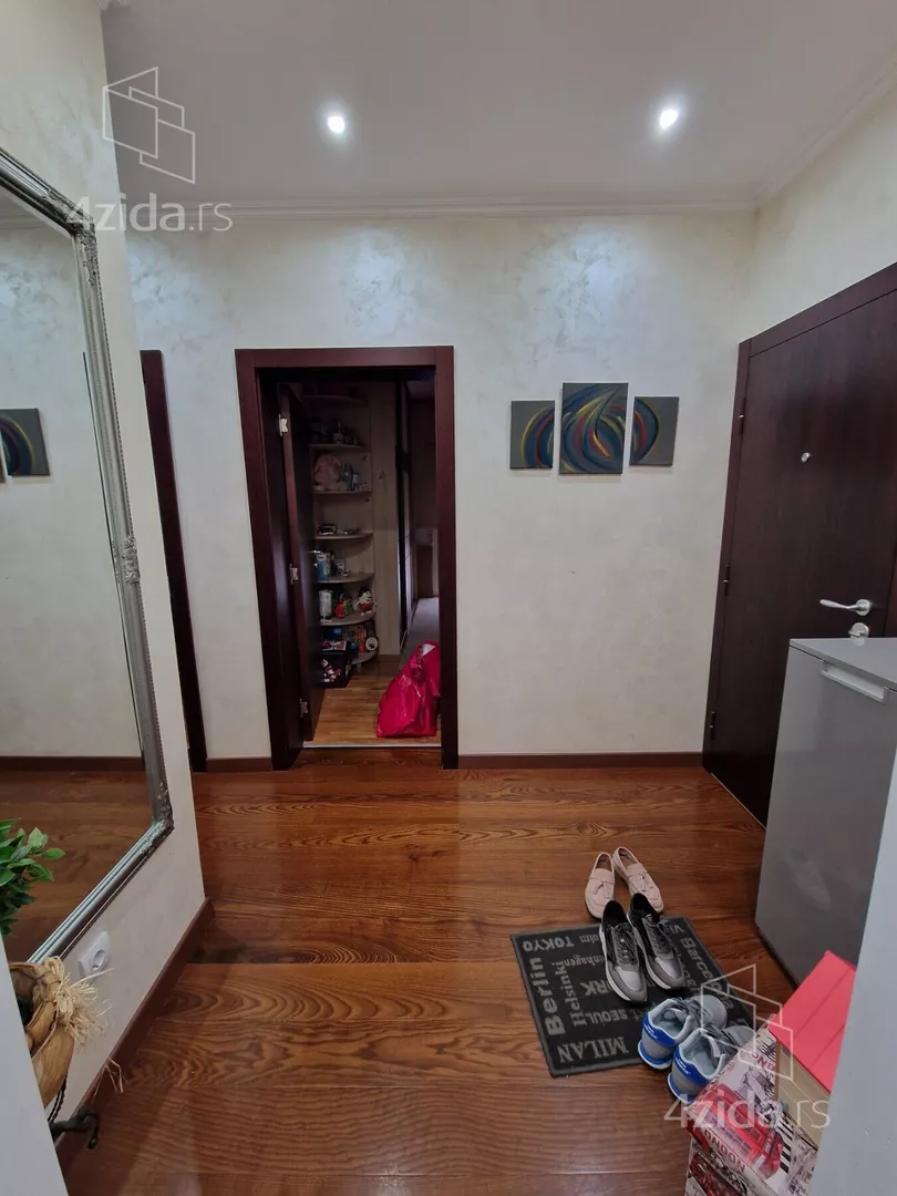 Četvoroiposoban stan | 4zida