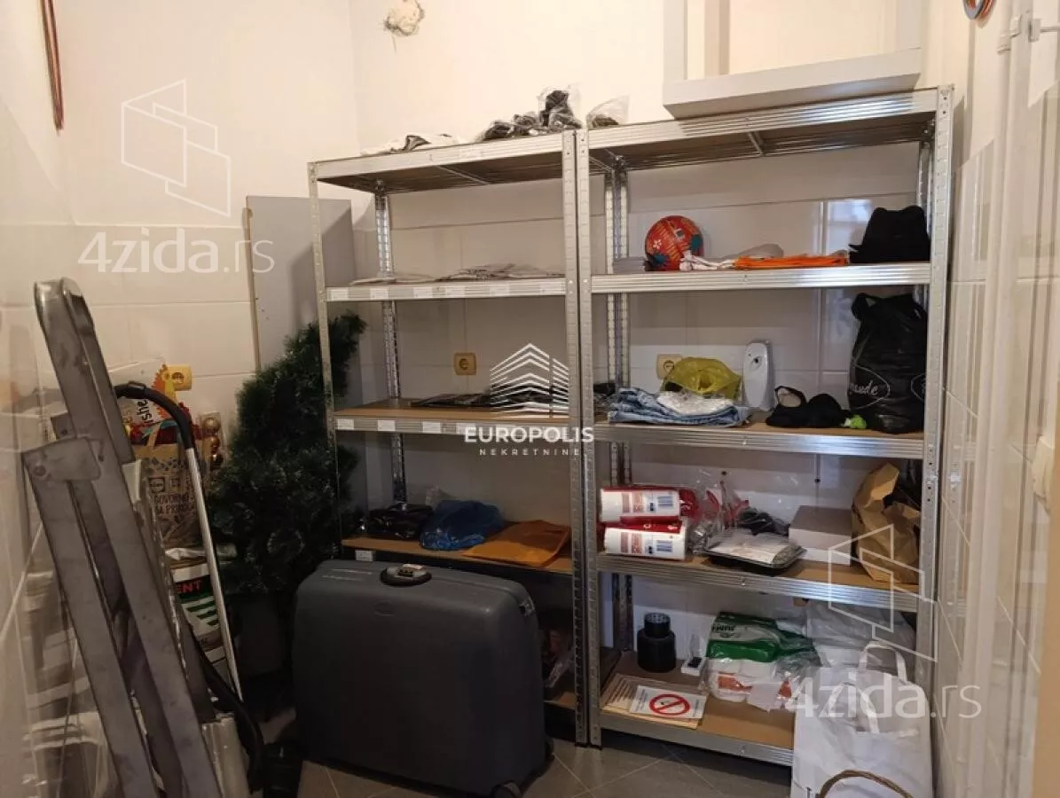 Lokal | 4zida