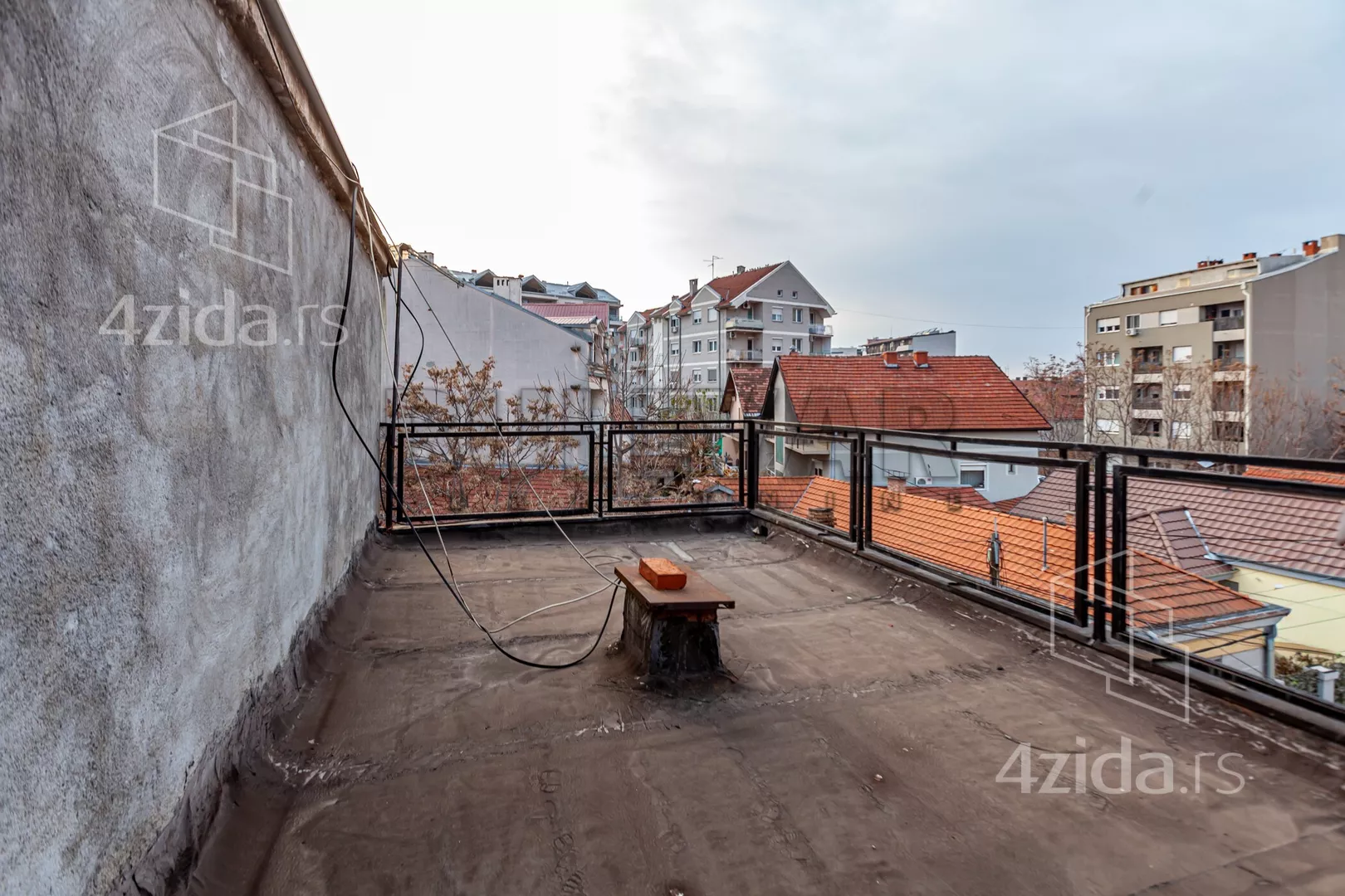 Troiposoban stan | 4zida