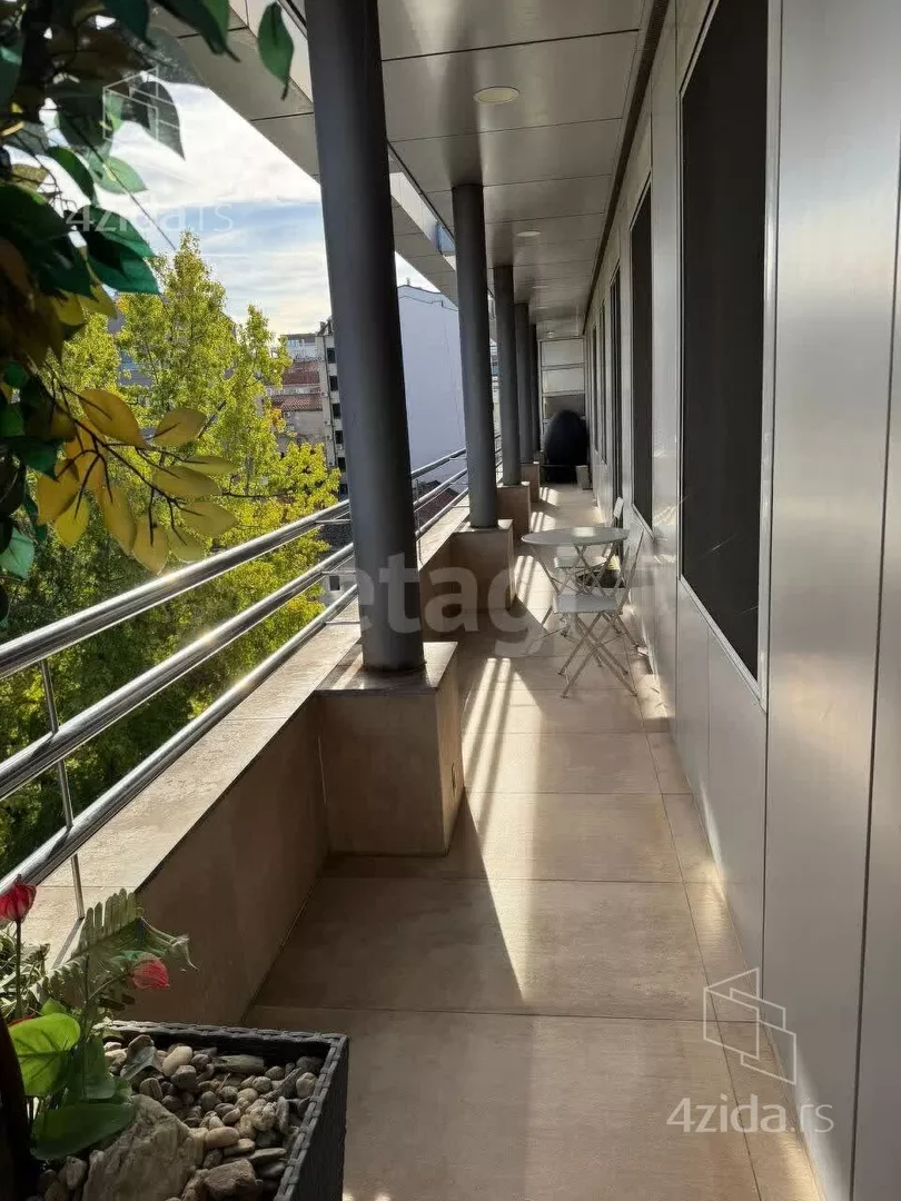 Šestosoban stan | 4zida