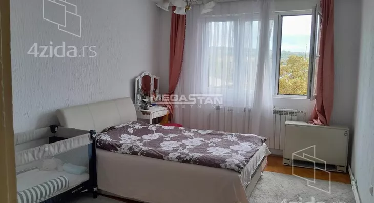 Šestosoban stan | 4zida