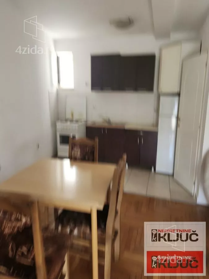 Četvoroiposoban stan | 4zida