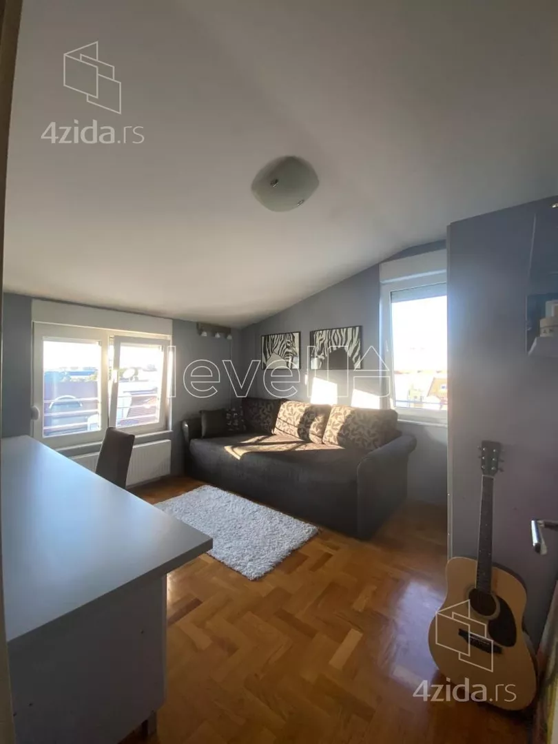 Šestosoban stan | 4zida