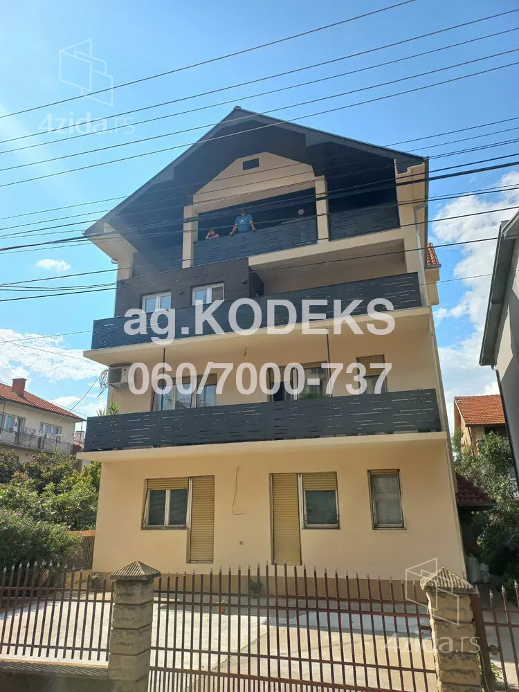 Četvoroiposoban stan | 4zida