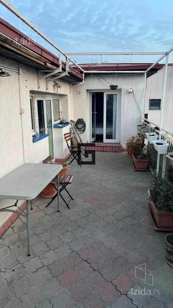 Šestoiposoban stan | 4zida