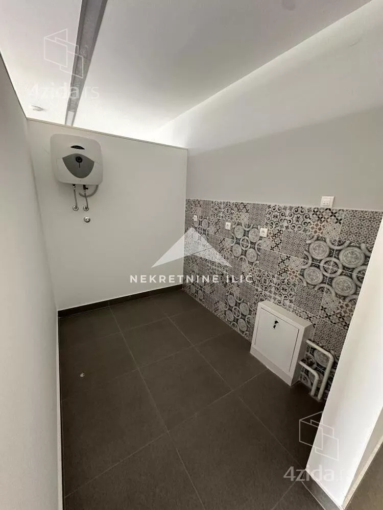 Poslovna zgrada | 4zida