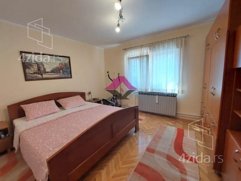 Petoiposoban stan | 4zida