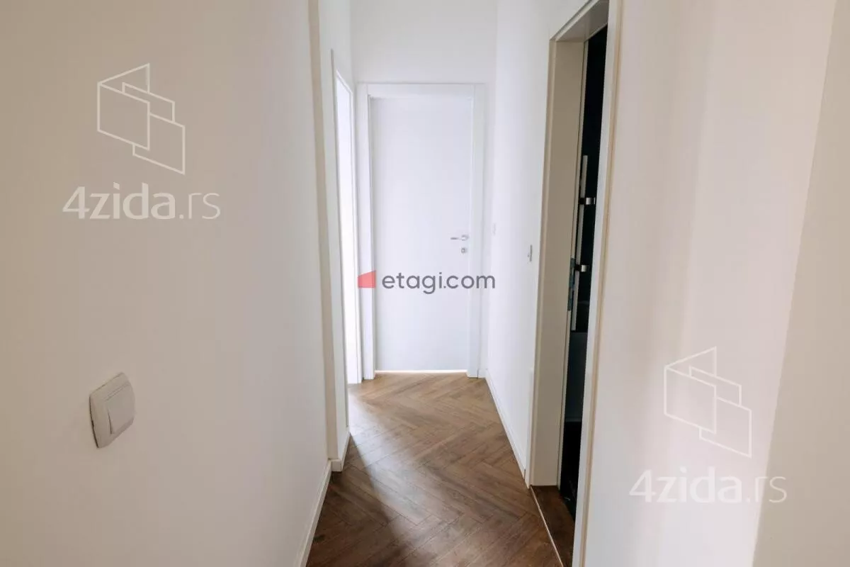 Sedmosoban stan | 4zida